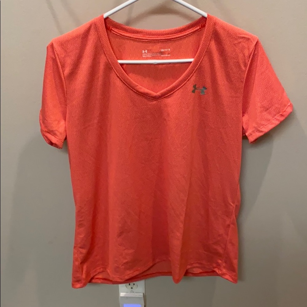 Like new Women’s large Under Armor “dry fit” shirt